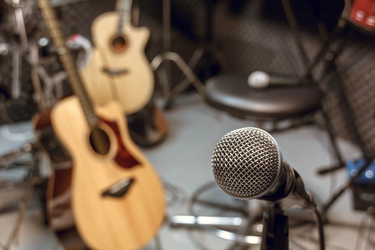acoustic guitars on stage with a mic - electric vs. acoustic guitars