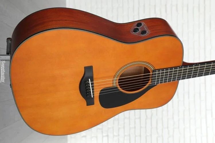 Yamaha Red Label FGX3.webp